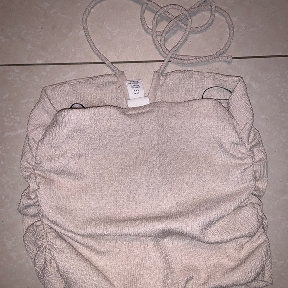 Going out top wrap around neck - Picture 2 of 3